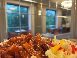 The Supreme Hotel and Banquet