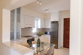 Phaedrus Living: Seaside Thalassa Cretan 101