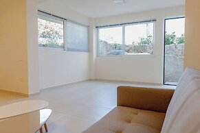 Phaedrus Living: Seaside Thalassa Cretan 101