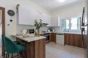 Arty Haven Spacious 3BR House in Larnaca