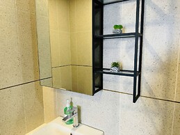 Millerz Square Sky Pool & Ham