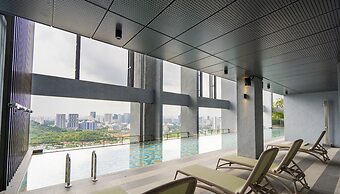 Millerz Square Sky Pool & Ham