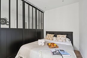 Modern Central Paris Flat by Les Halles