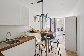 Modern Central Paris Flat by Les Halles