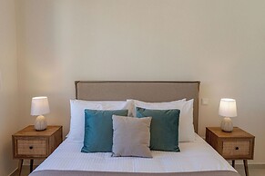 Phaedrus Living: Seaside Thalassa Cretan D101