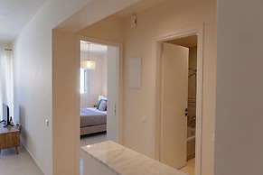 Phaedrus Living: Seaside Thalassa Cretan D101