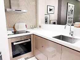 Cosmos Living 1 Bedroom Paramount Towers
