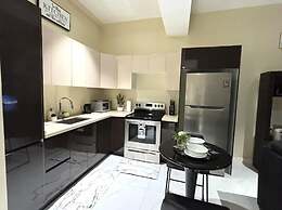 One Bedroom City Apartment with Pool