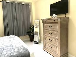 One Bedroom City Apartment with Pool