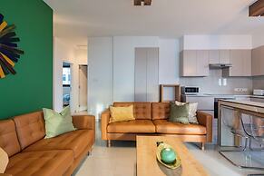 Beachcomber 2-BR Apartment in Larnaca