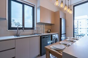 Beachcomber 2-BR Apartment in Larnaca