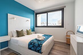 Beachcomber 2-BR Apartment in Larnaca