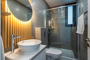 Beachcomber 2-BR Apartment in Larnaca