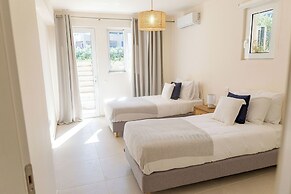 Phaedrus Living: Seaside Thalassa Cretan 102