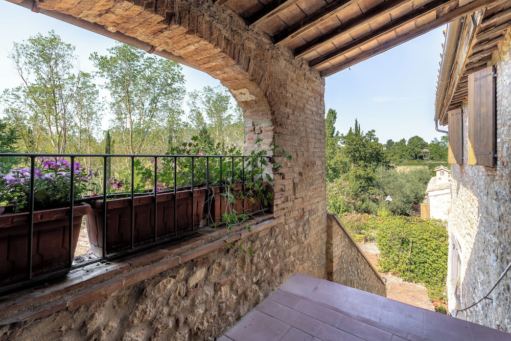 Casa La Cedrina Pool Lornano