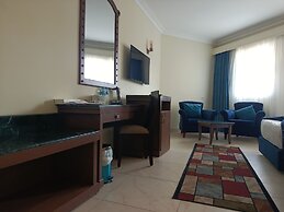 Boudl Grand Pyramids