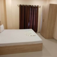 Regal Guest House by ROH