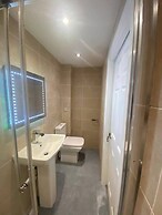 Stunning Truro 1-bed - Sleeps 2 & Parking