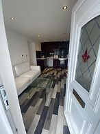Stunning Truro 1-bed - Sleeps 2 & Parking