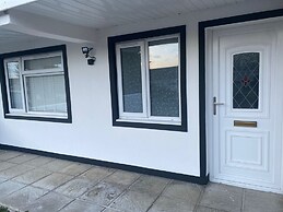 Stunning Truro 1-bed - Sleeps 2 & Parking