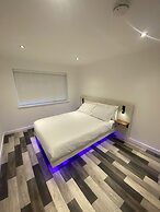 Stunning Truro 1-bed - Sleeps 2 & Parking