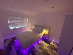 Stunning Truro 1-bed - Sleeps 2 & Parking