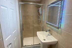 Stunning Truro 1-bed - Sleeps 2 & Parking