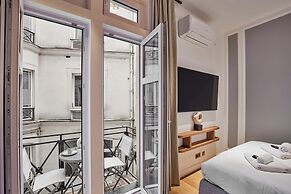 Stunning AC Duplex Apartment - Champs Elysees