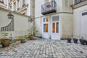 Stunning AC Duplex Apartment - Champs Elysees
