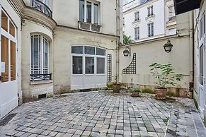 Stunning AC Duplex Apartment - Champs Elysees