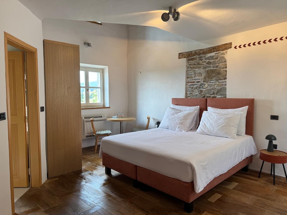 SMARTnoOK Rooms & Apartment