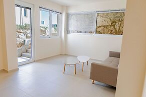 Phaedrus Living: Seaside Thalassa Cretan 103