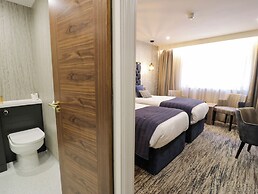 Twin Hotel Room