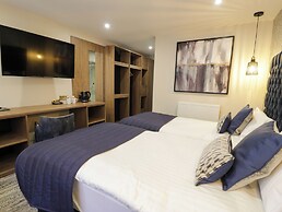 Twin Hotel Room