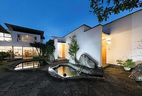 Tengchong Hot Spring Family Resort