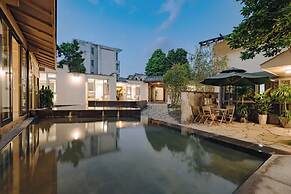 Tengchong Hot Spring Family Resort