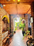 1984 Hotel Kien Giang