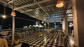 Hotel Lake Star Bistro