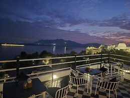 Hotel Lake Star Bistro