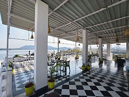 Hotel Lake Star Bistro