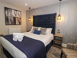 King Hotel Room