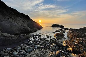 Cottage - Sleeps 4 - Pet Friendly - Terrace
