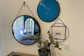 Cottage - Sleeps 4 - Pet Friendly - Terrace
