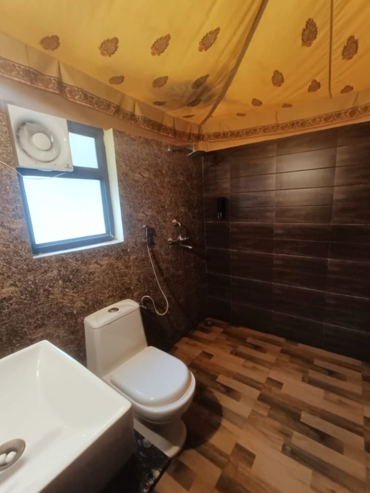 The Quila Camps & Resort