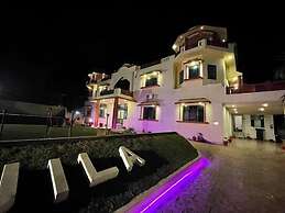 The Quila Camps & Resort