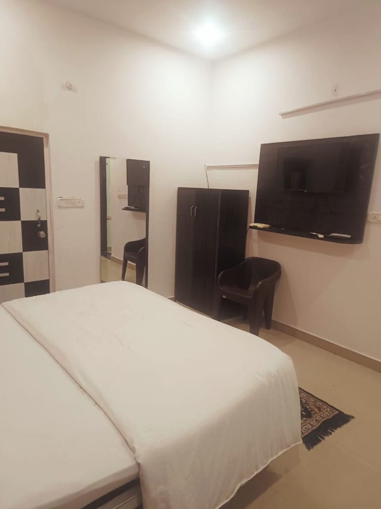 The Quila Camps & Resort