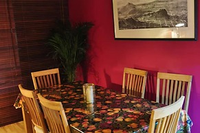 2-bed Seaside Apartment - Sleeps 5 & Free Parking
