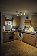 2-bed Seaside Apartment - Sleeps 5 & Free Parking