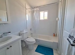 Cozy Relaxing Home in Old Harbour