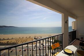 Coastal Getaway With Stunning Views